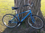 Schwinn Voyageur 3 hybrid bike