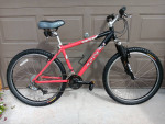 MOUNTAIN BIKE SIZE 26, LIKE NEW, NO RUST AT ALL