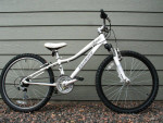 Specialized HotRock 24 Kids / Girls Hardtail Mountain Bike Excellent