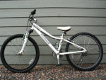 Specialized HotRock 24 Kids / Girls Hardtail Mountain Bike Excellent