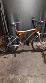 Recently Serviced 1997 Diamondback 3 .0 full suspension medium fra