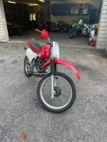 DIRTBIKE  OFF ROAD 2002 HONDA XR200R. GREAT FOR ALL RIDERS GARAGE S