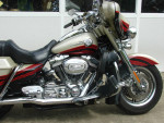 2006 Harley Davidson Ultra Classic CVO (Beige w/ Red and Black)