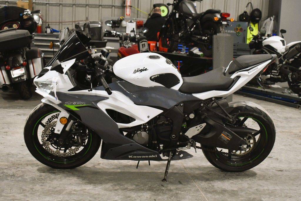Used 2021 Kawasaki Ninja® ZX-6R in White @ Ridenow | Looknet