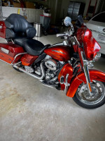 2010 Harley-Davidson Electra Glide CVO Screaming Eagle FLHTCUSE5 Mint!