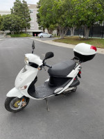 2017 Genuine Buddy 125cc Scooter Moped Vespa ($2000 or best offer)