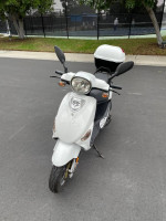 2017 Genuine Buddy 125cc Scooter Moped Vespa ($2000 or best offer)