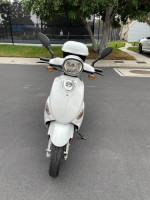 2017 Genuine Buddy 125cc Scooter Moped Vespa ($2000 or best offer)