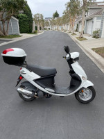 2017 Genuine Buddy 125cc Scooter Moped Vespa ($2000 or best offer)