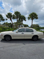 2003 Lincoln Town Car Cartier RWD 56,000 mi