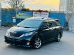 2014 Toyota Sienna SE 8-Passenger FWD 70,000 mi