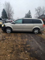 2009 Chrysler Town and Country Limited FWD 122,000 mi