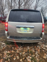 2009 Chrysler Town and Country Limited FWD 122,000 mi