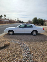 2011 Lincoln Town Car Signature L RWD 95,000 mi