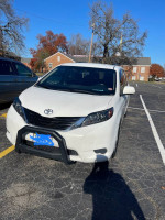 2011 Toyota Sienna 77,000 mi