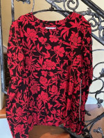 * Pretty Red/Black Floral Ruched Sleeve Top * New - Chico's Boutique