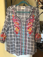 * Nice Embroidered Floral Bell Sleeve Top * Ladies' size XL
