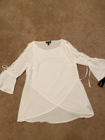 Women's top size small (NEW)