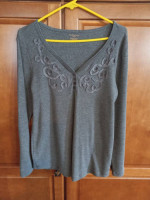New Women's Gray Top Size Large
