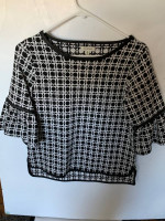 Max Studio Size Small Black White Print 3/4 Ruffle Sleeve Top