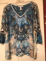 Ladies blue paisley sequin v-neck top 3X NWT