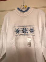 Ladies white snowflake sweatshirt XL NWT