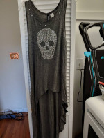 Gray Long Hi Lo Top with Skull - size 4