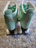 ROLLER SKATES FLASHING LIGHT WHEELS WOMENS HIGH TOP MINT GREEN