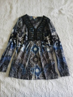 6 LONG SLEEVE WOMEN TOPS, 4 SIZE M, 2 SIZE S