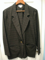 Women's Tweed Like Brown Blazer Very Roomy Medium - Has Golden Threads