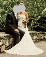 WEDDING GOWN DRESS - PROFESSIONALLY CLEANED PRESERVED, APPROX. SIZE: 4