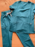 Figs NWT Women’s Scrub Set(XS)