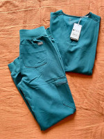 Figs NWT Women’s Scrub Set(XS)