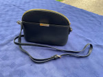 Woman's cross-body purse black