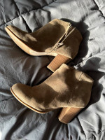 Faux suede-like green booties - size 8