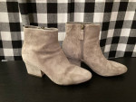 Johnston & Murphy Women's Booties Suede leather - Size8 fits like 7.5
