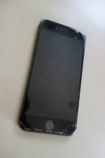 Apple iPhone 8 32GB Black - Unlocked - Cracked Screen