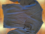 Women's Cross-Over Cable Knit V-Neck Sweater-size Large