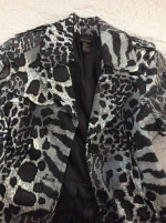 SNOW LEOPARD PRINT TRENCH COAT WOMEN'S SZ 8 SOO DETAILED! $60