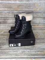 Sorel After Hours Lace up Shearling. Womens size 8.5