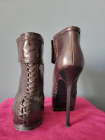 YVES SAINT LAURENT Lace up Booties