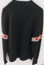 VINTAGE 100% WOOL SWEATER (size S)