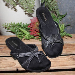 LIKE NEW Ladies SIZE 8 Black Studded Flip Flop Sandal
