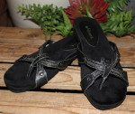 LIKE NEW Ladies SIZE 8 Black Studded Flip Flop Sandal