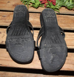 LIKE NEW Ladies SIZE 8 Black Studded Flip Flop Sandal