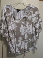 7 Women's Small Short Sleeved Tops