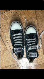 Converse / chucks. Men’s size 4.5 women’s size 6.5. Green. Like new. L