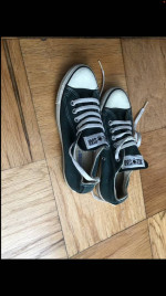 Converse / chucks. Men’s size 4.5 women’s size 6.5. Green. Like new. L