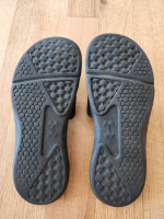 Under Armour slides - size 7Y