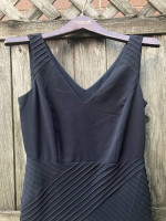 Ann Taylor Sleeveless V-Neck Petite Black Dress Size 0P - Excellent Co